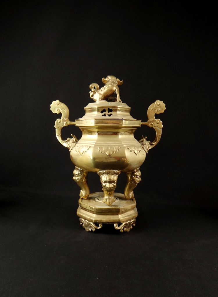 Brûle encens Chinois en bronze doré à décor de Chien de Fô période Qing XIXème