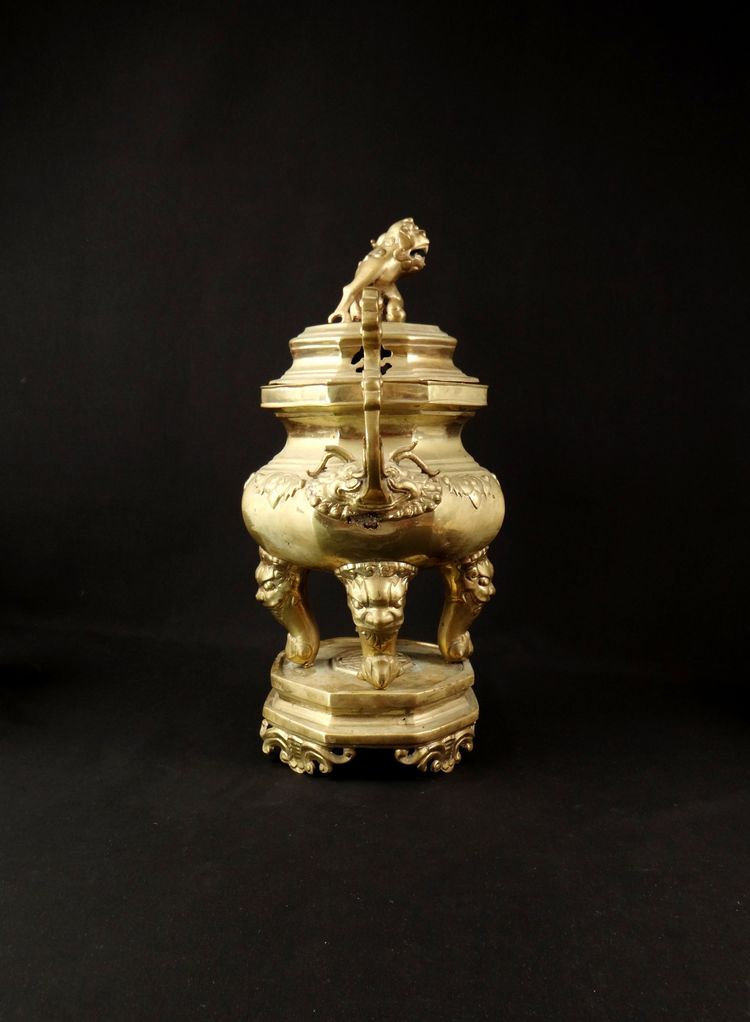Brûle encens Chinois en bronze doré à décor de Chien de Fô période Qing XIXème