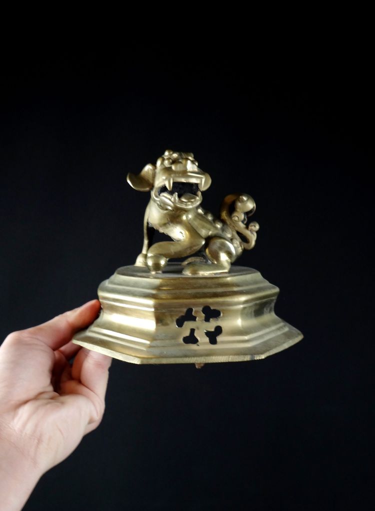Brûle encens Chinois en bronze doré à décor de Chien de Fô période Qing XIXème