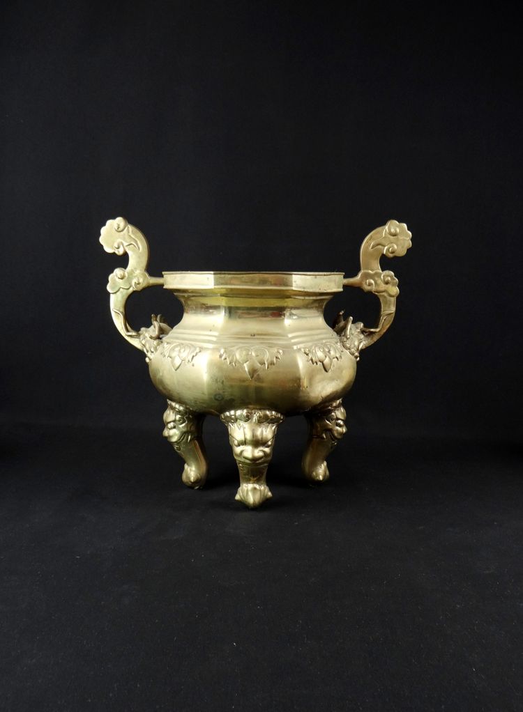 Brûle encens Chinois en bronze doré à décor de Chien de Fô période Qing XIXème
