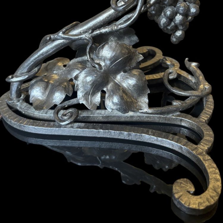 Muller Frères lamp with wrought-iron vine motif mount