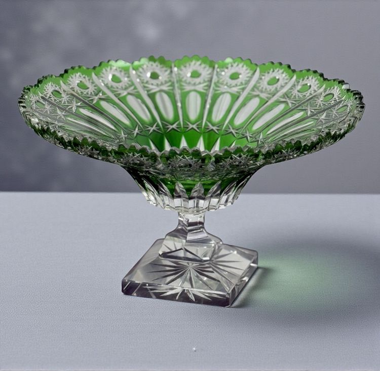 ROUND CUP ON GREEN PEDESTAL IN HAND-HEWN BOHEMIAN CRYSTAL