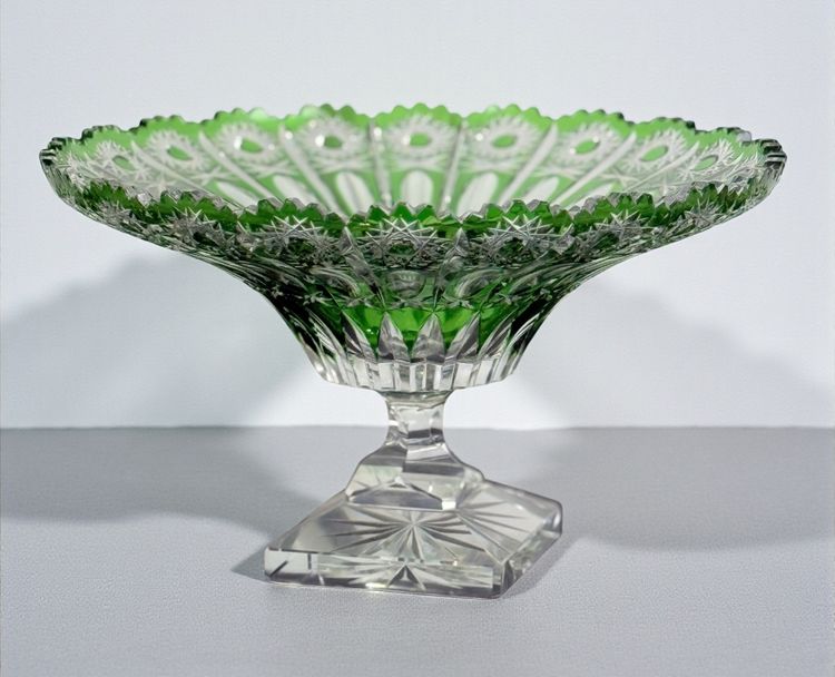 ROUND CUP ON GREEN PEDESTAL IN HAND-HEWN BOHEMIAN CRYSTAL