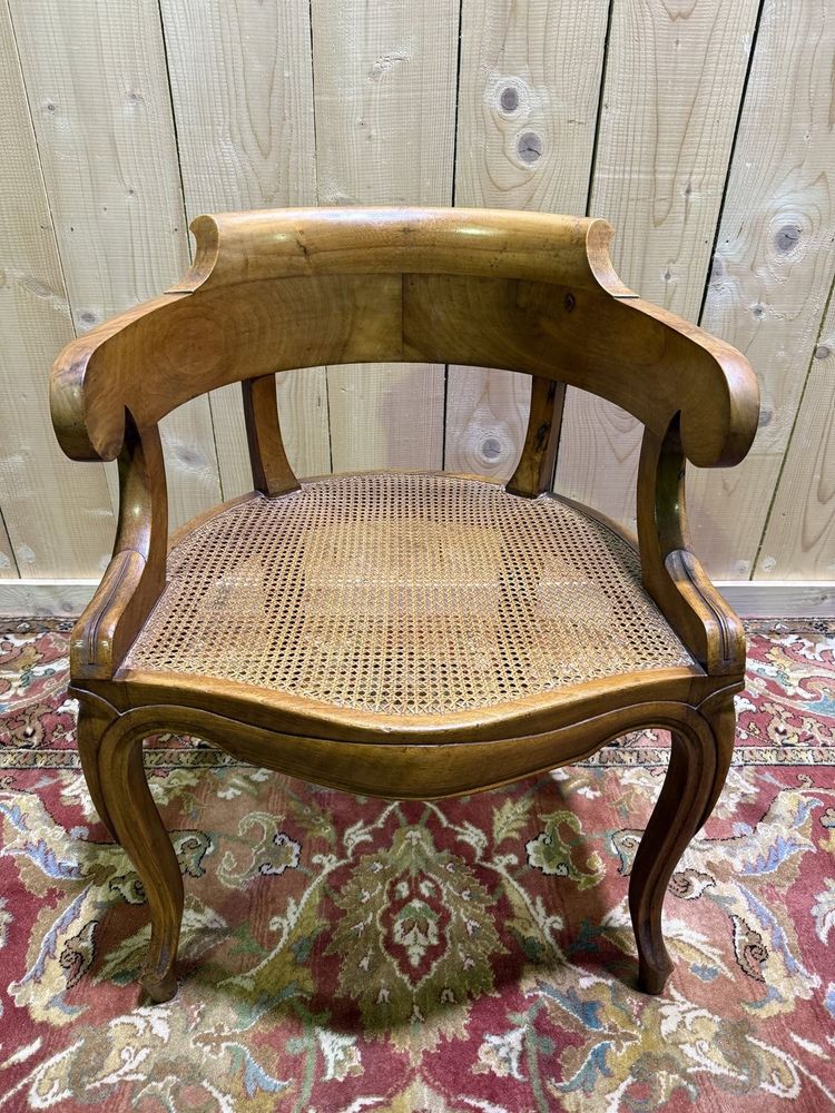 Fauteuil de bureau Louis Philippe en noyer et cannage