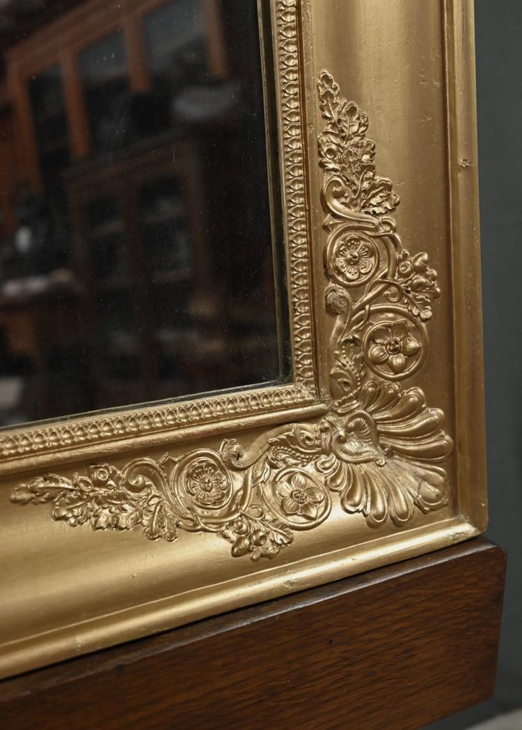 Important Miroir en bois doré, style Restauration – Milieu XIXe