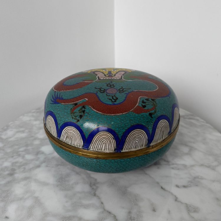 Chinese cloisonné bonbonnière, 19th century, dragon decoration