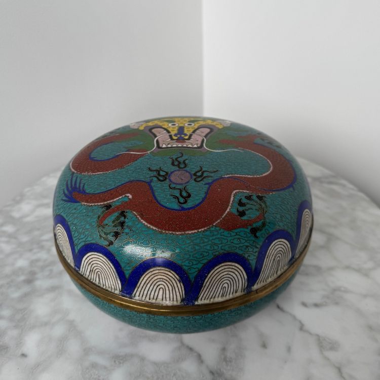 Chinese cloisonné bonbonnière, 19th century, dragon decoration