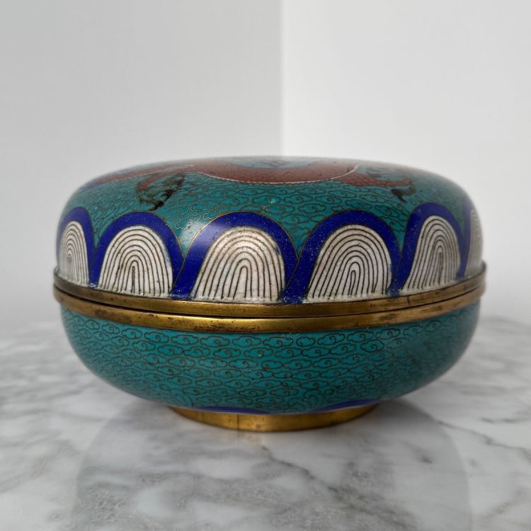 Chinese cloisonné bonbonnière, 19th century, dragon decoration
