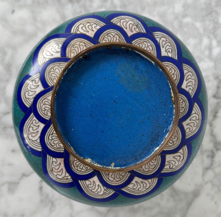 Chinese cloisonné bonbonnière, 19th century, dragon decoration