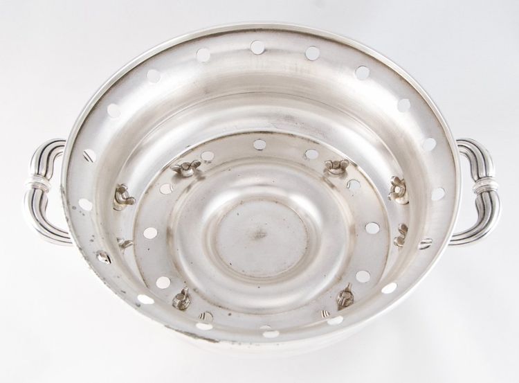 CHRISTOFLE – Chauffe-plat couvert en métal argenté, Paris c. 1870-1880