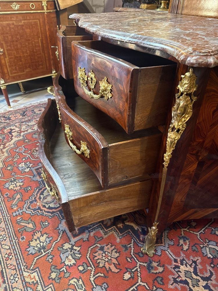 COMMODE ARBALETE D’EPOQUE LOUIS XV – 18ème