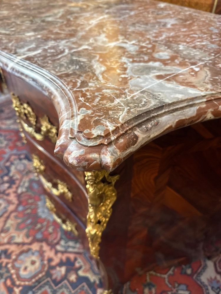 COMMODE ARBALETE D’EPOQUE LOUIS XV – 18ème