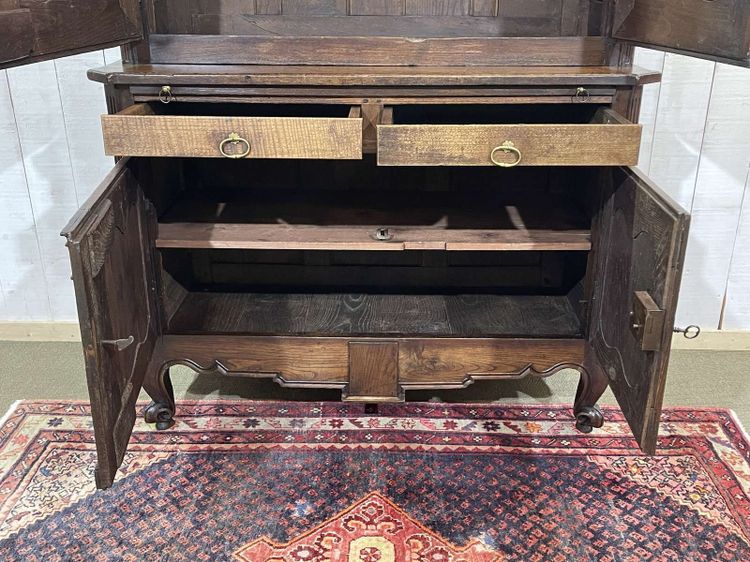 Credenza a due ante in rovere e castagno, lavorazione bretone della fine del XVIII secolo