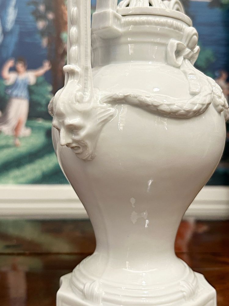 MEISSEN – Porcelain perfume burner vase, 18th century
