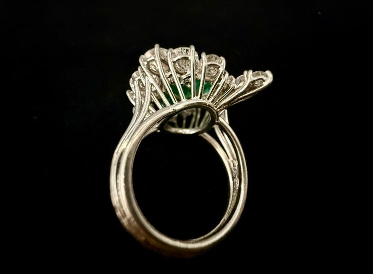 Platinring mit 3 kolumbianischen Smaragden und 3 Karat Diamanten