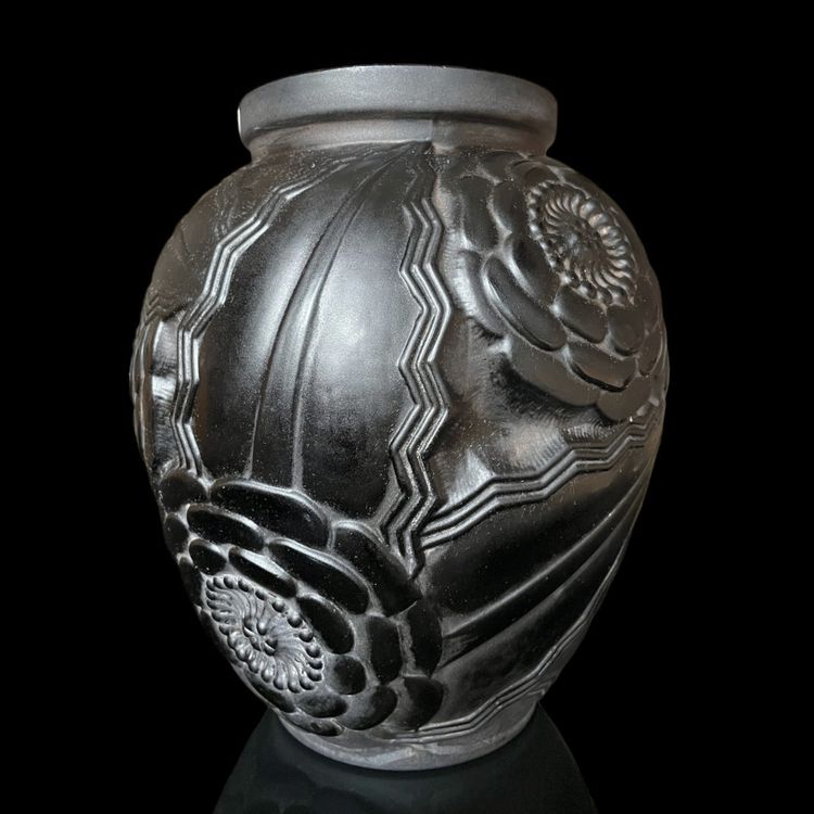 Art Déco vase by Pierre D'avesn