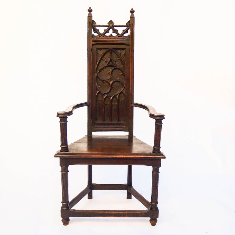 Fauteuil caquetière de style gothique – XIXᵉ siècle