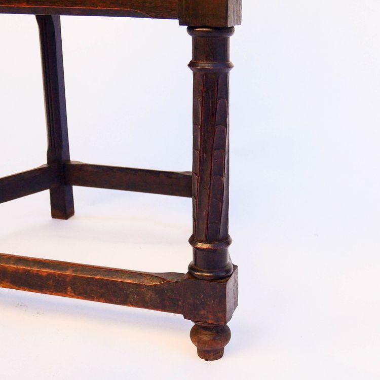 Fauteuil caquetière de style gothique – XIXᵉ siècle
