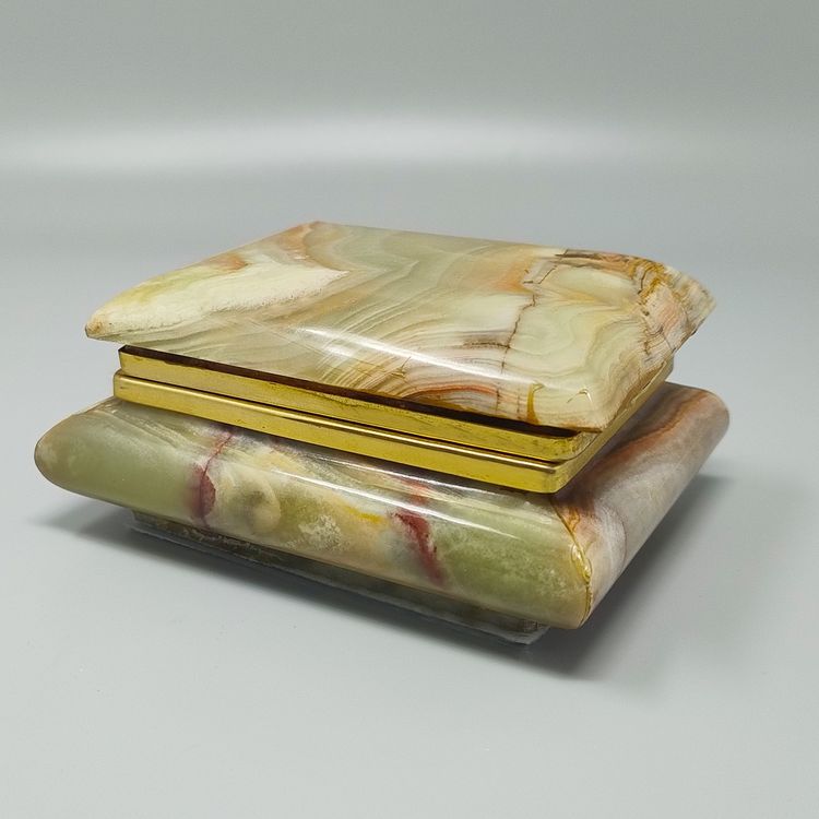 1960s Astonishing Box in Onyx. Made in Italy