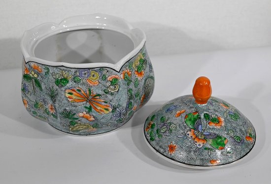 Bonbonnière en Porcelaine à décors de Papillons, Chine – Début XXe