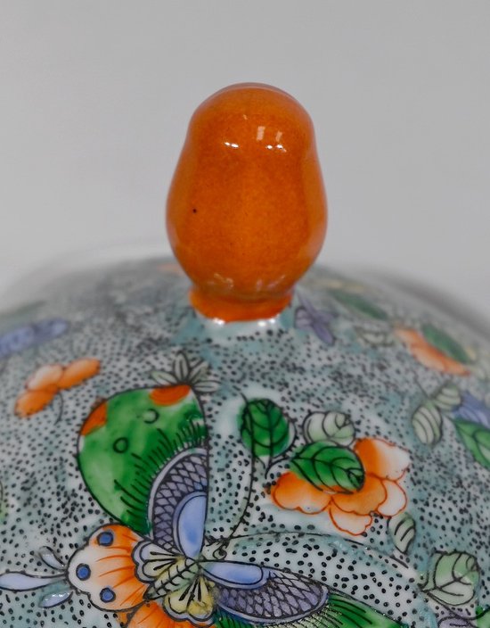 Bonbonnière en Porcelaine à décors de Papillons, Chine – Début XXe