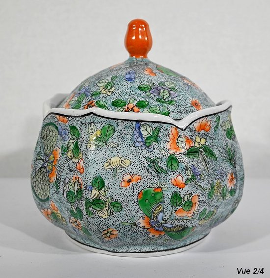 Bonbonnière en Porcelaine à décors de Papillons, Chine – Début XXe