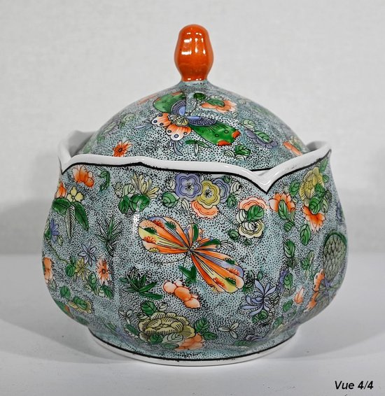Bonbonnière en Porcelaine à décors de Papillons, Chine – Début XXe