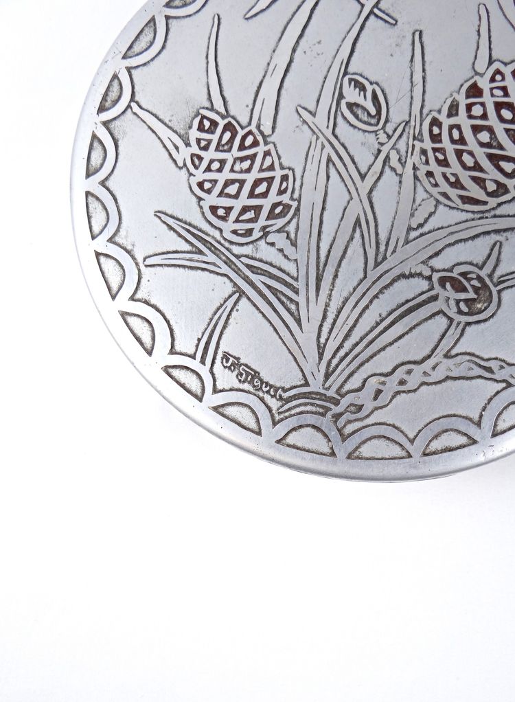 Art Nouveau pewter box or candy dish signed J. Siguet, early 20th century