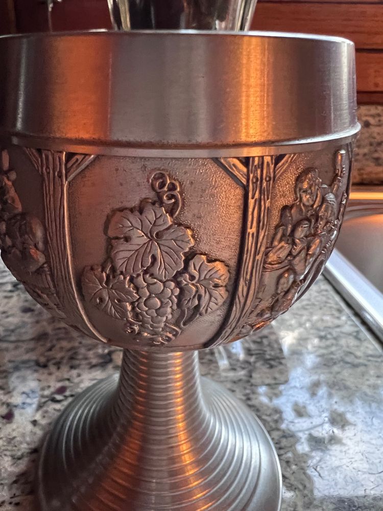 Exceptional pewter drinking service – Medieval and Renaissance style – Pitcher, 6 cups and tray