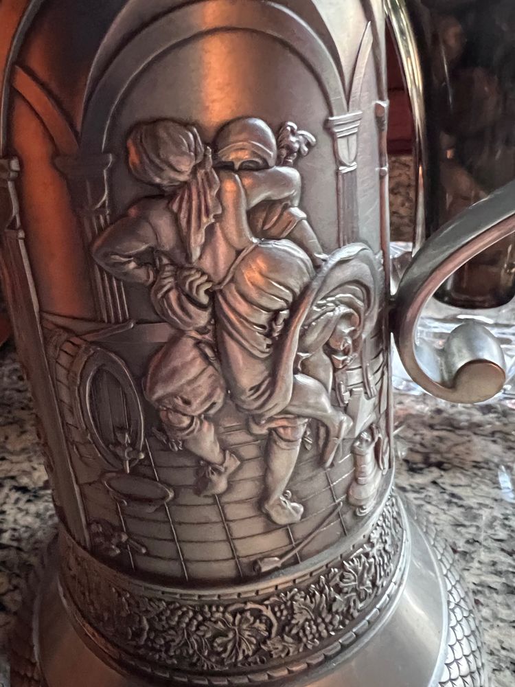 Exceptional pewter drinking service – Medieval and Renaissance style – Pitcher, 6 cups and tray