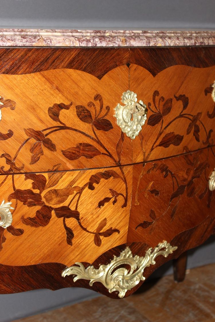 Commode de style Louis XV en marqueterie vers 1930