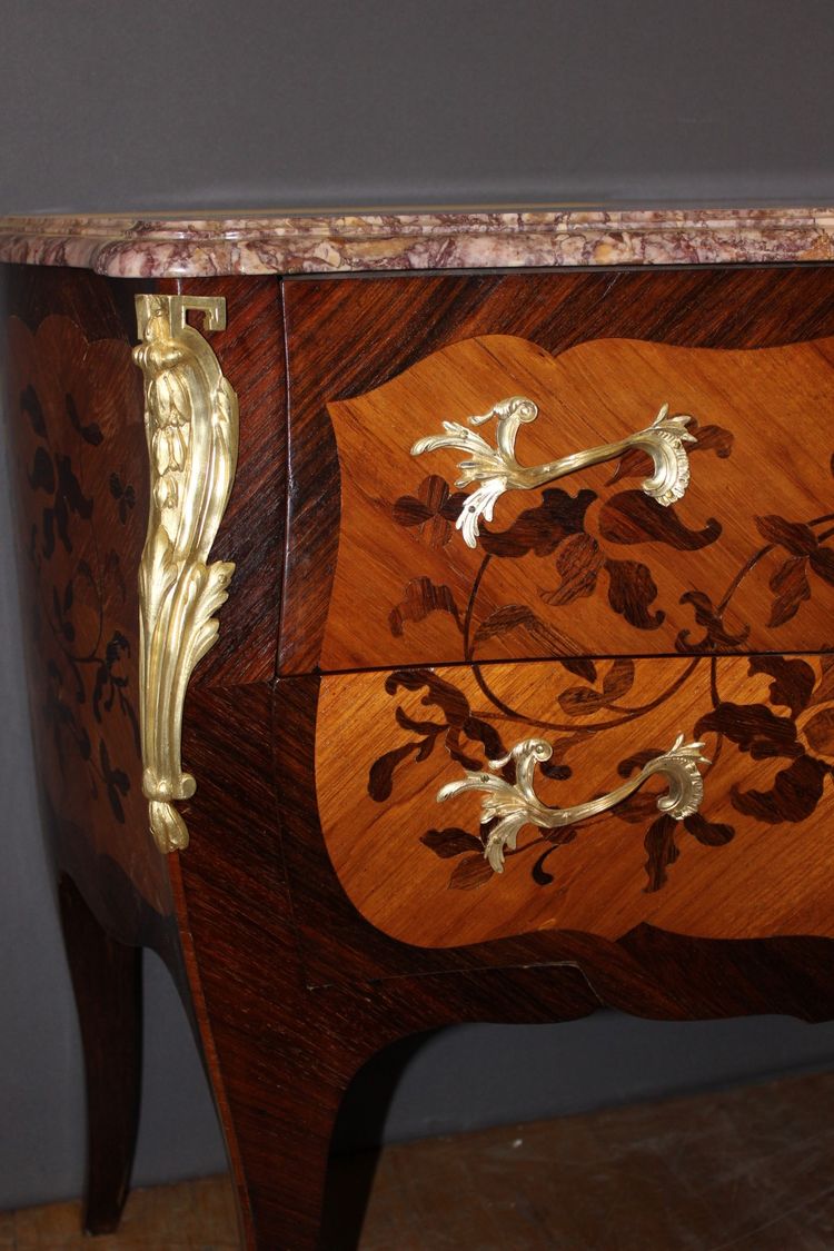 Commode de style Louis XV en marqueterie vers 1930