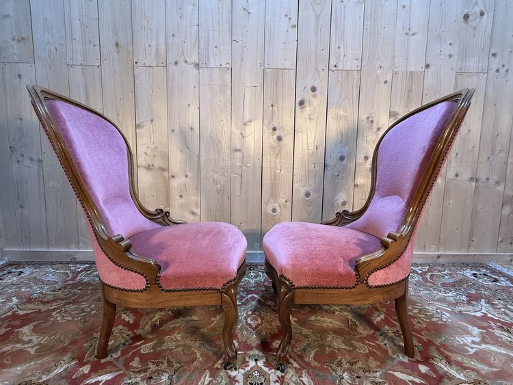 Paire de chauffeuses Louis Philippe en noyer et velours rose