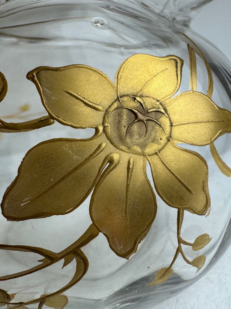 Saint Louis - Kugelvase, verziert mit Clematis
