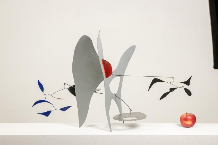 Scultura di Olivier Vonet in metallo laccato nero, blu e rosso. Contemporanea LS66681509