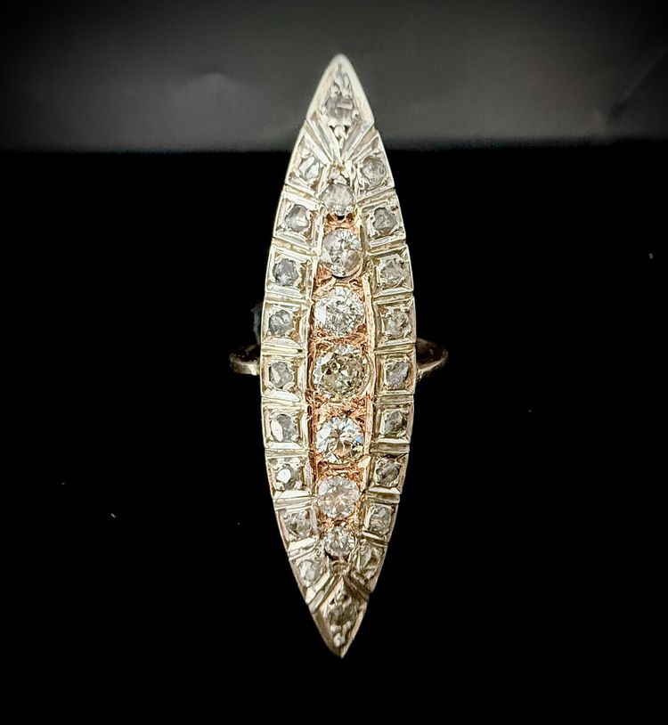 Bague Marquise sertie de 2 carats de diamants