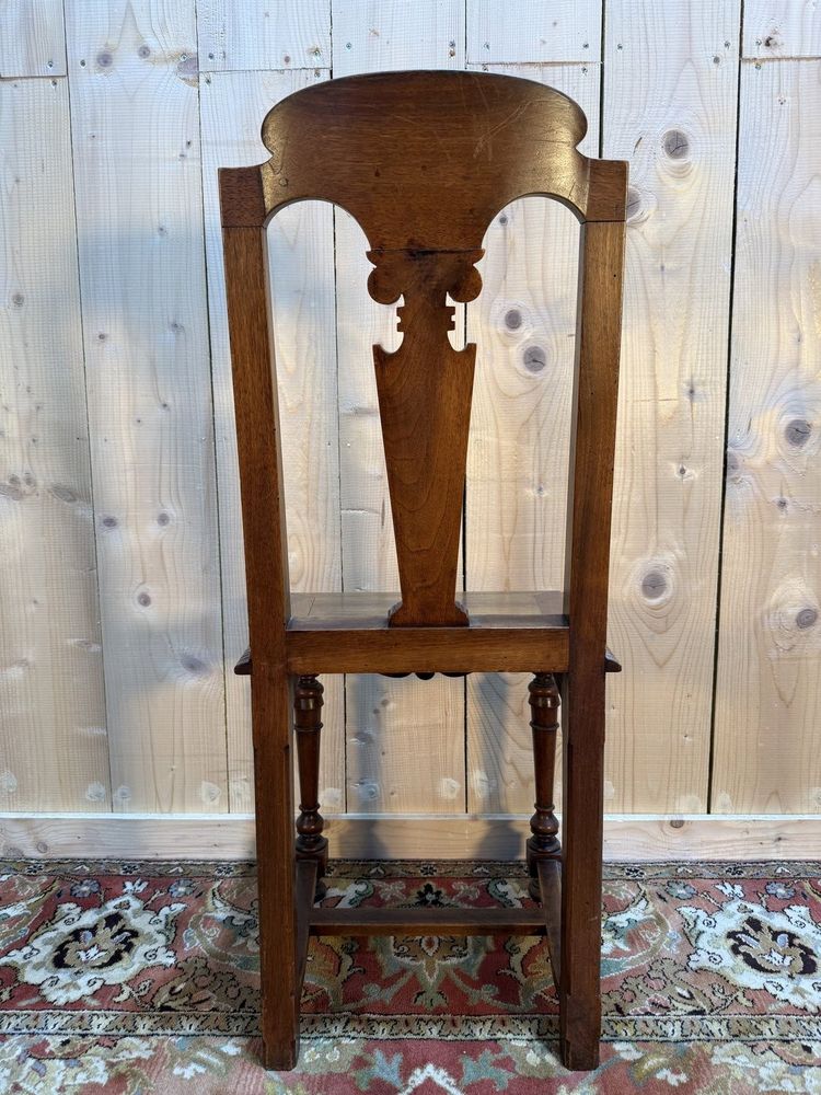 Suite of 8 Neo-Renaissance chairs in walnut