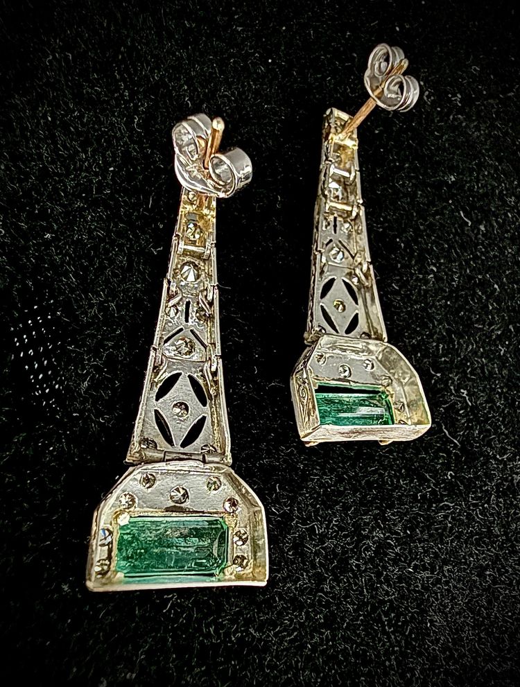 Orecchini Art Déco con smeraldi e diamanti