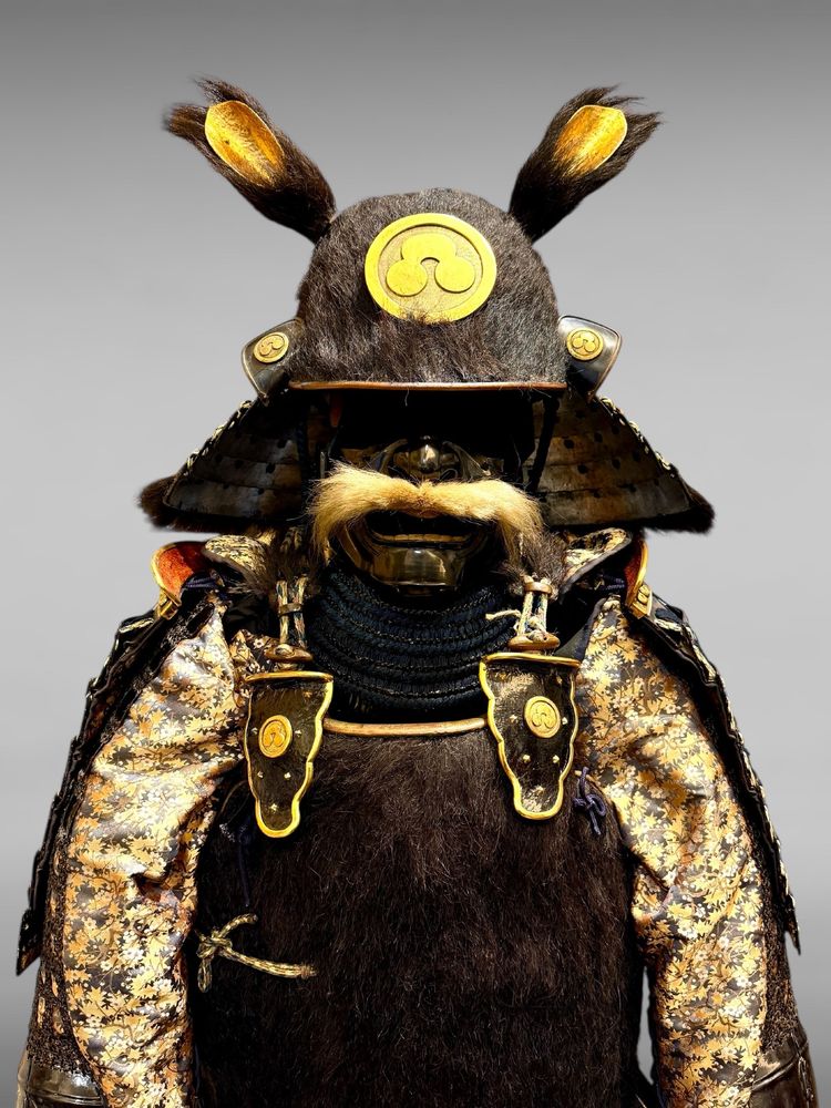 Full bear armor of a Samurai from the Shuhama clan - Sengoku period (1450-1600).