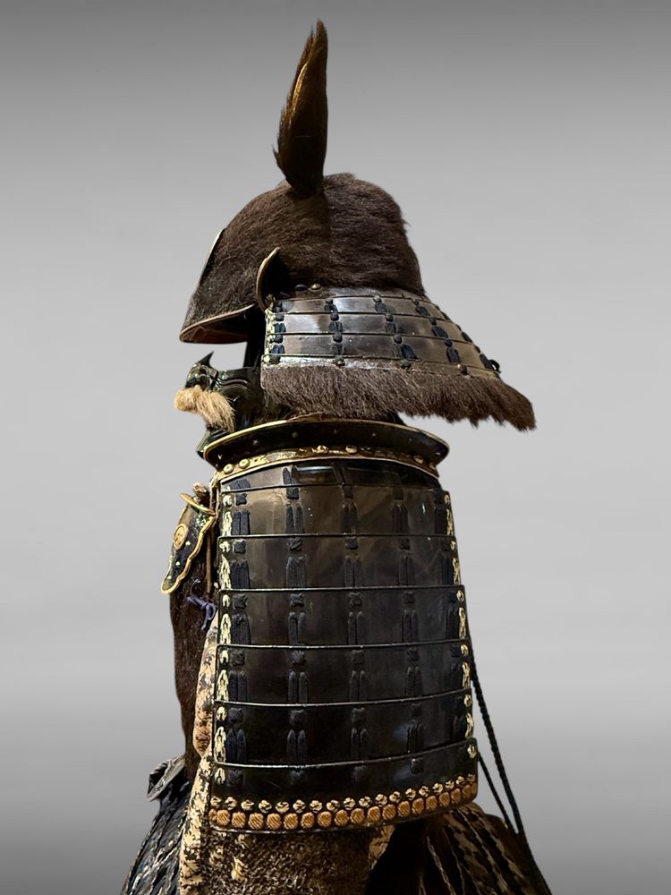 Full bear armor of a Samurai from the Shuhama clan - Sengoku period (1450-1600).