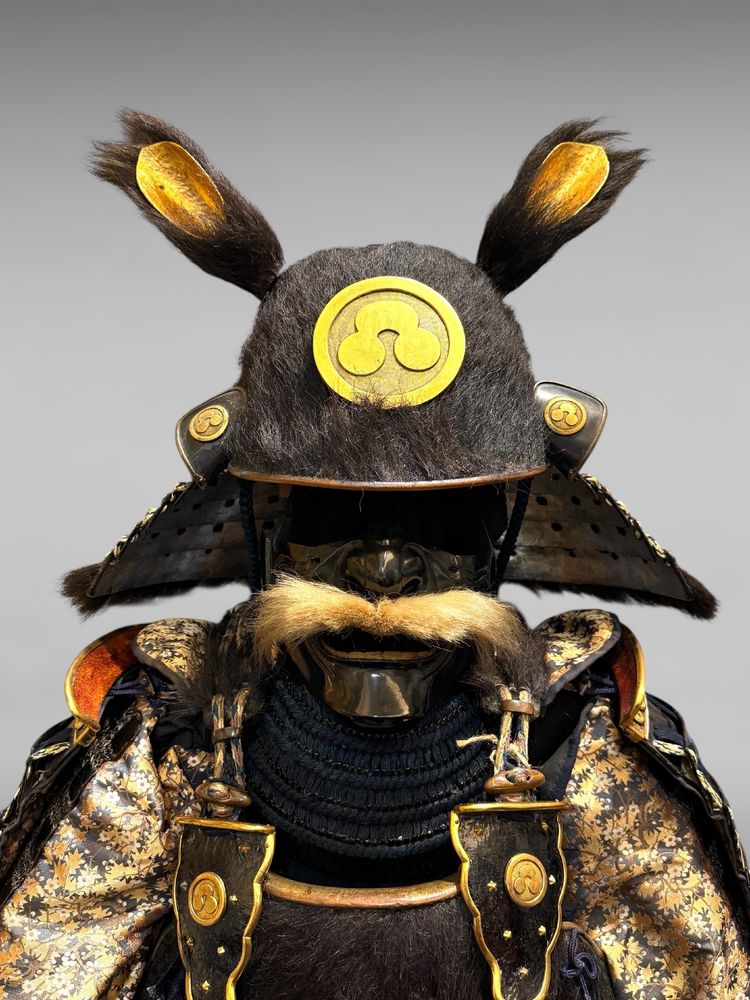 Full bear armor of a Samurai from the Shuhama clan - Sengoku period (1450-1600).