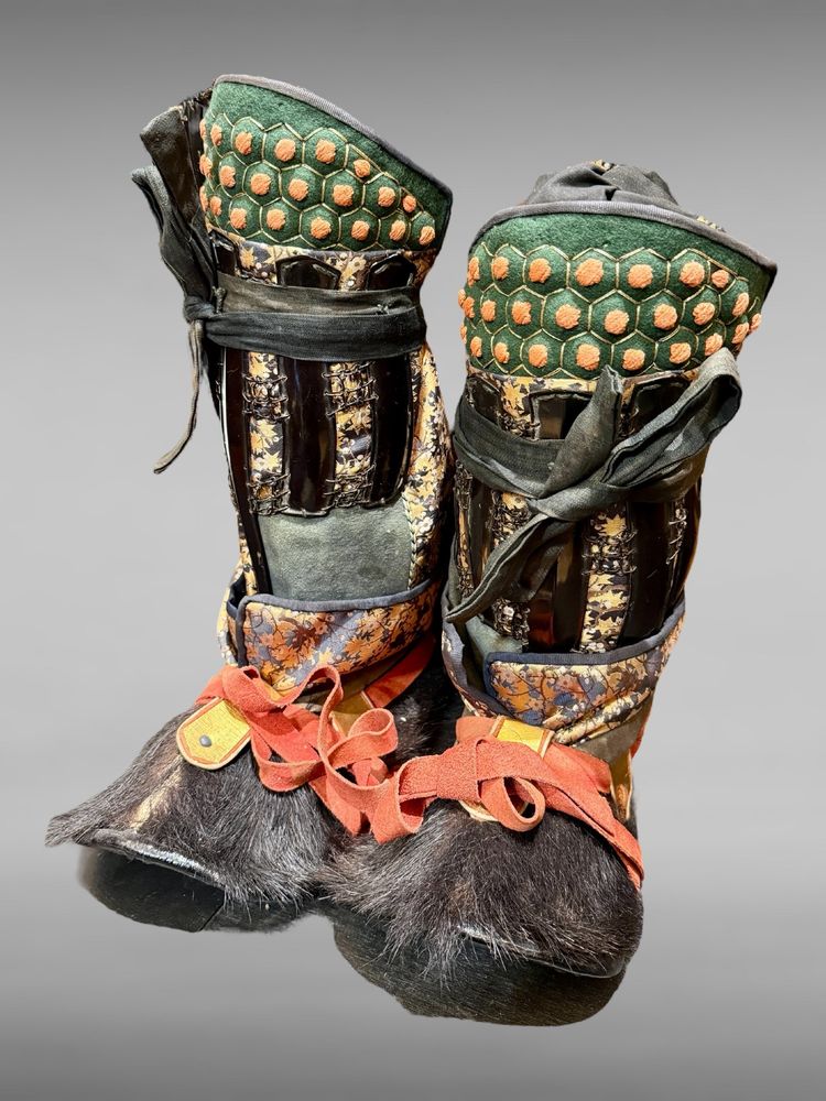 Full bear armor of a Samurai from the Shuhama clan - Sengoku period (1450-1600).