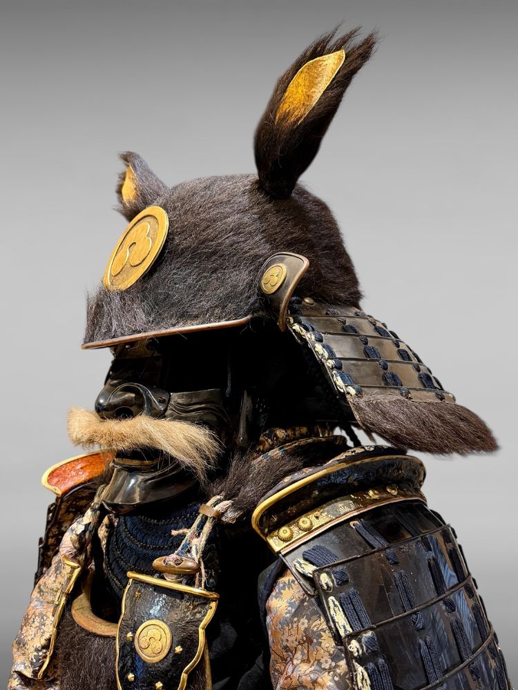 Full bear armor of a Samurai from the Shuhama clan - Sengoku period (1450-1600).
