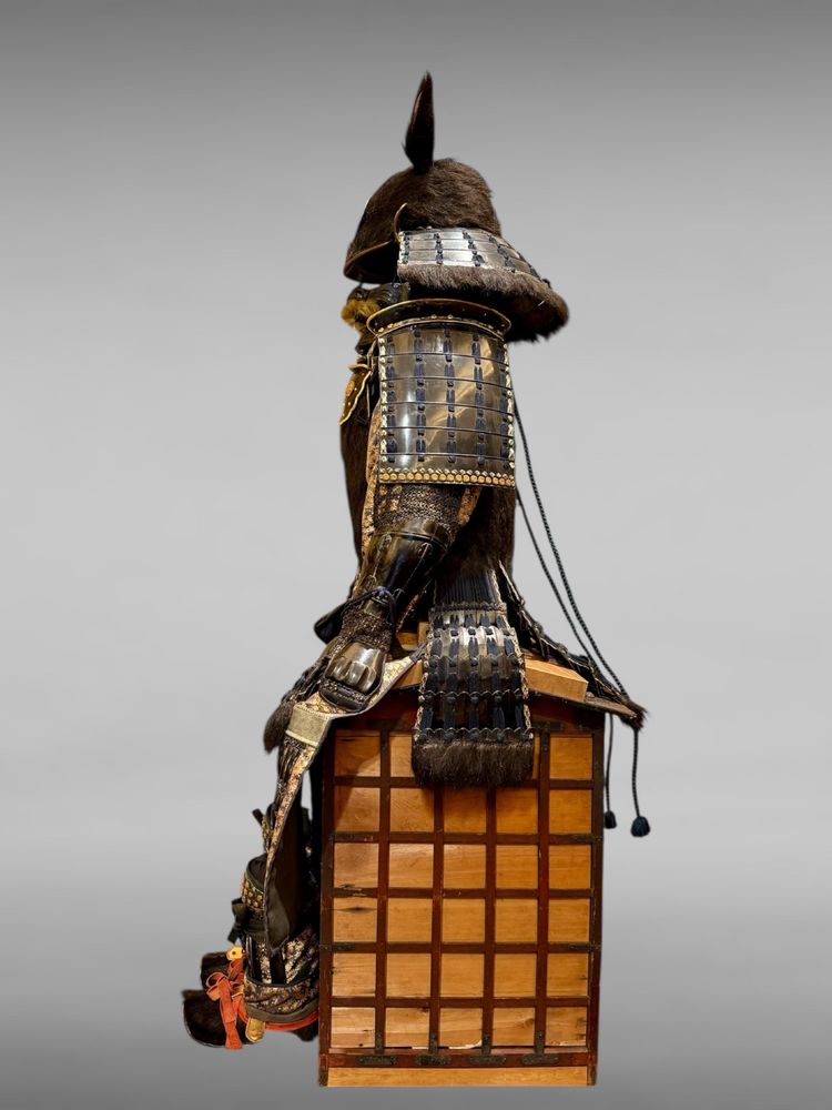 Full bear armor of a Samurai from the Shuhama clan - Sengoku period (1450-1600).