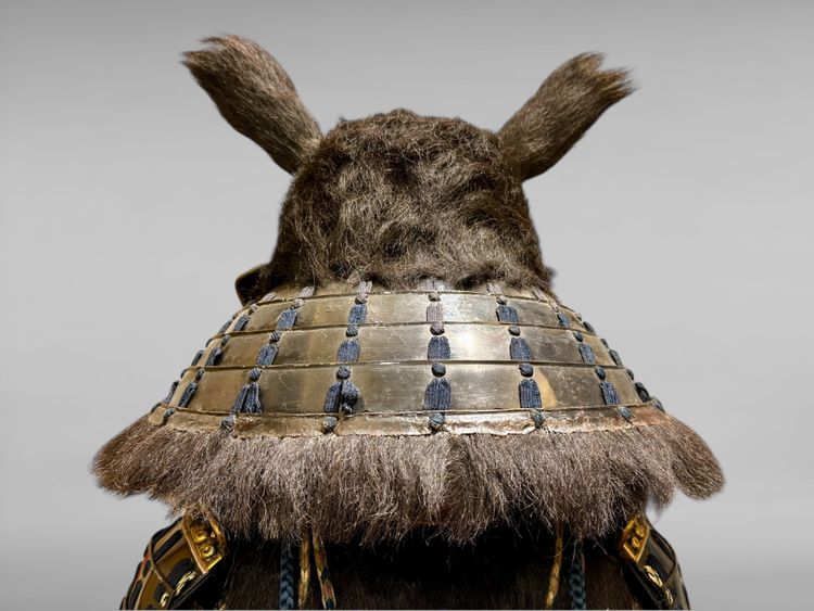 Full bear armor of a Samurai from the Shuhama clan - Sengoku period (1450-1600).