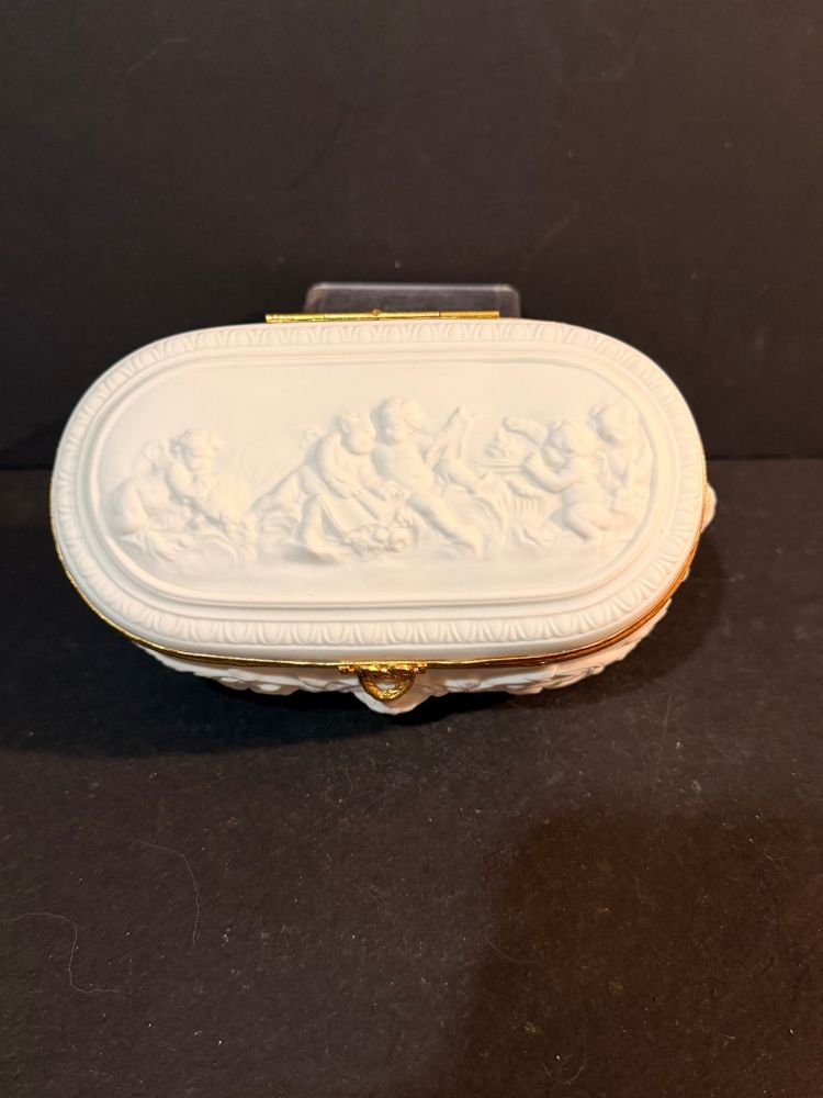 Biscuit tin – Neoclassical decoration – Coquet Limoges