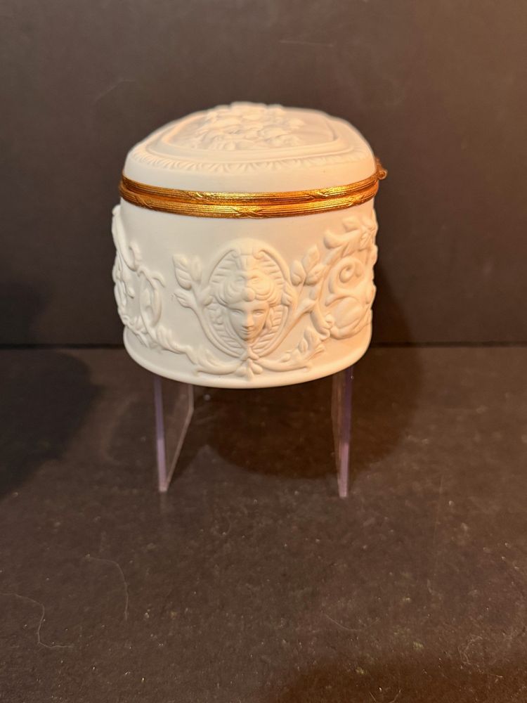 Biscuit tin – Neoclassical decoration – Coquet Limoges