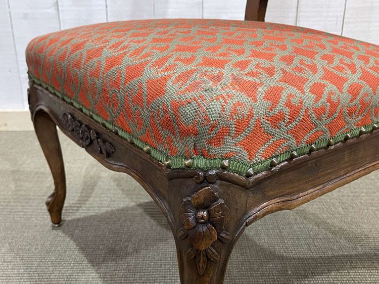 Chaise de nourrice en noyer début XXème