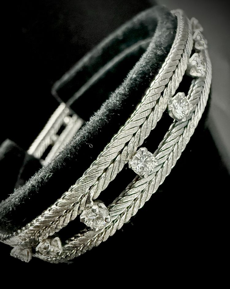 Bracelet or blanc serti de 3 carats
