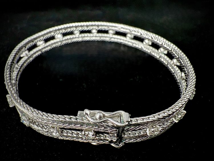Bracelet or blanc serti de 3 carats